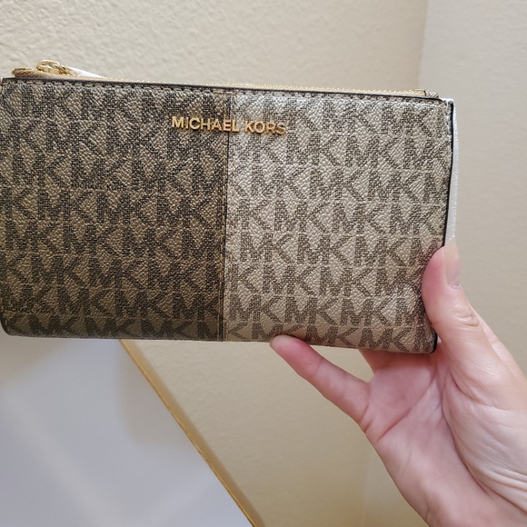 Michael kors Signature Jet Set Medium Double Zip Wristlet Wallet - Picture 7 of 11